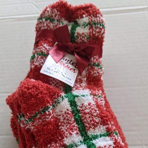 Winter Wishes Red & Green Plaid X-Mas Fuzzy Lounging Sock Set